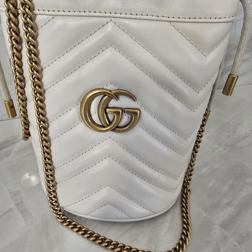 Gucci GG Marmont Bucket Bag - Picture 3 of 12